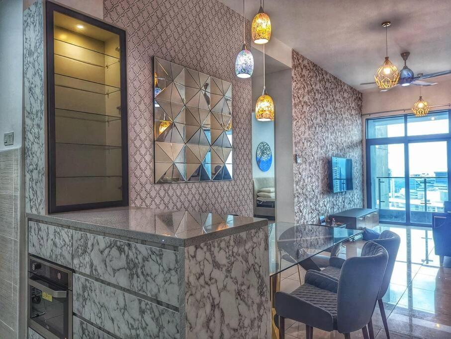 Legasi 3-bedroom - 5 Mins Walk To Klcc * Kuala Lumpur